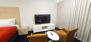 Studio Standard | Coffre-fort, bureau, fer et planche à repasser, accès au Wi-Fi (inclus)