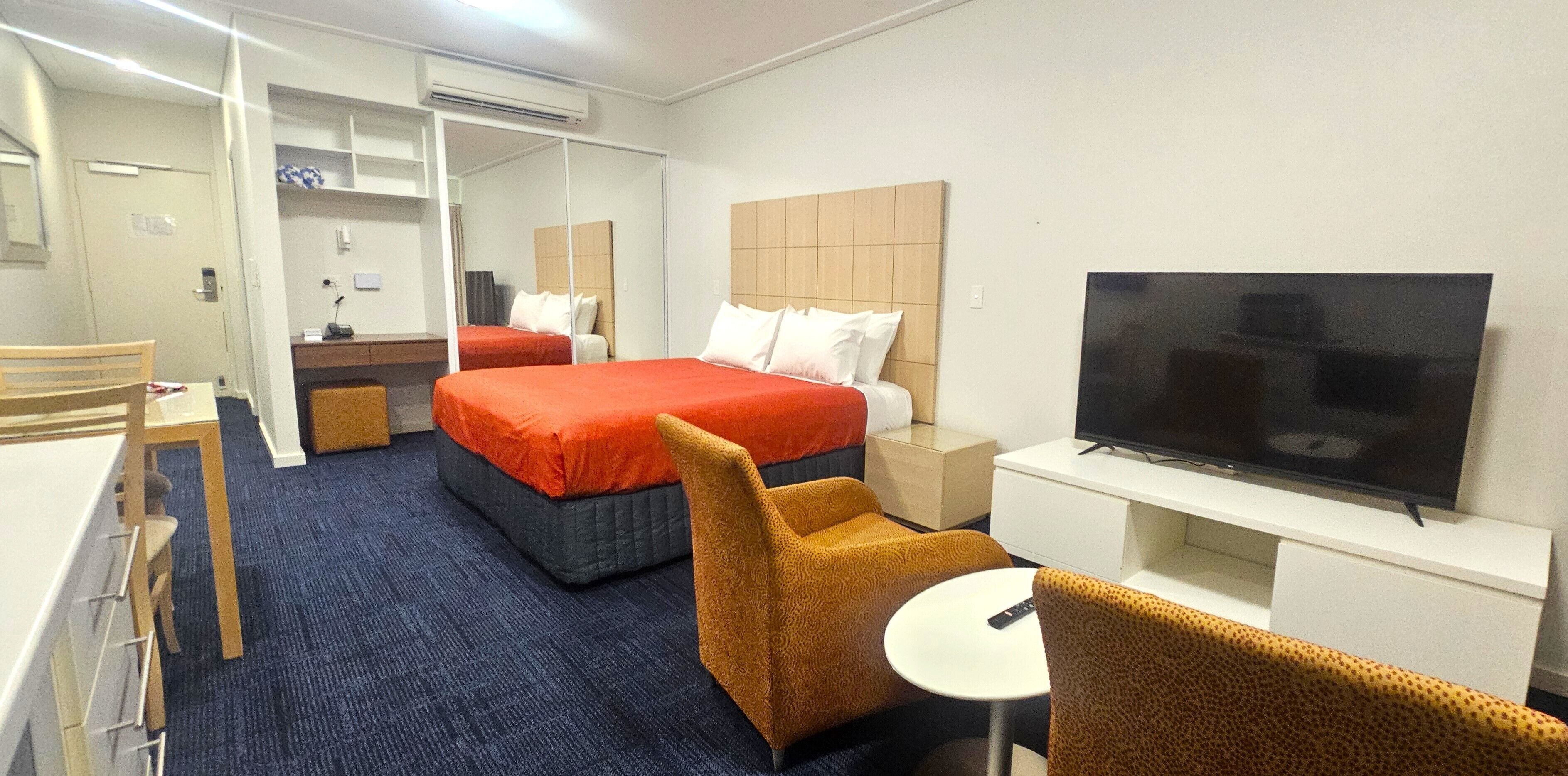 Monolocale Standard | Una cassaforte in camera, una scrivania, ferro/asse da stiro