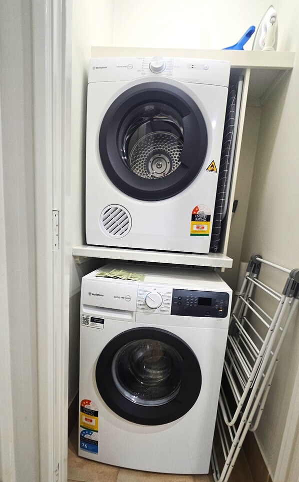 Premier Studio | In-room safe, desk, iron/ironing board, free WiFi - Mariner Apartments Geraldton (Geraldton)