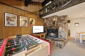 Games room - Snow Summit Condo - Steps to Ski Lifts at Snow Summit - 5 min to Village (Big Bear Lake)