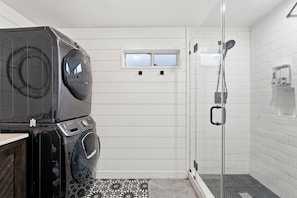 Hair dryer, towels, soap, toilet paper - Chic 3BR for 8-10 Near LAX/Beach/SoFi, Games & TV+ (Hawthorne)