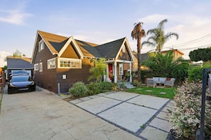 Exterior - Chic 3BR for 8-10 Near LAX/Beach/SoFi, Games & TV+ (Hawthorne)