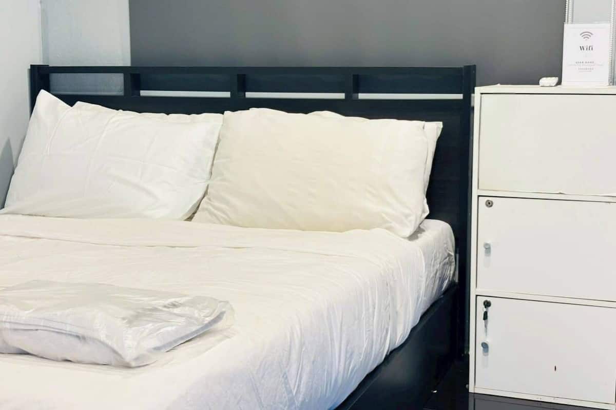 Double Room, Shared Bathroom | Free WiFi