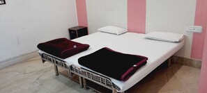 Deluxe Double Room | Free WiFi - BABA SITARAM ASHRAM (Haridwar)