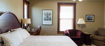 Delightful 4-bedroom farmhouse in Parke County near Turkey Run State Park