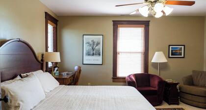 Delightful 4-bedroom farmhouse in Parke County near Turkey Run State Park