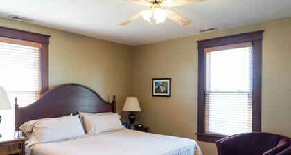 Delightful 4-bedroom farmhouse in Parke County near Turkey Run State Park