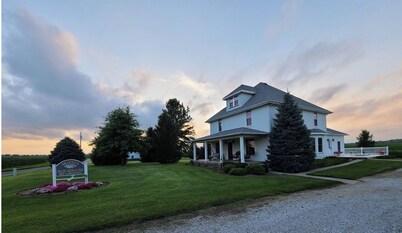 Delightful 4-bedroom farmhouse in Parke County near Turkey Run State Park