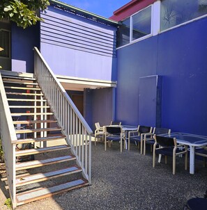 Outdoor dining - Room 03 : Homely Studio Sleeps 3 | Central in the Heart of Jindabyne (Jindabyne)