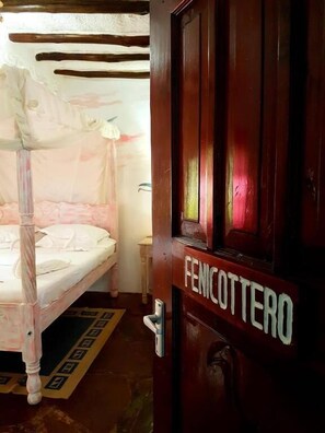 Standard Single Room | Dihias secara berasingan, dilengkapkan perabot secara berasingan 