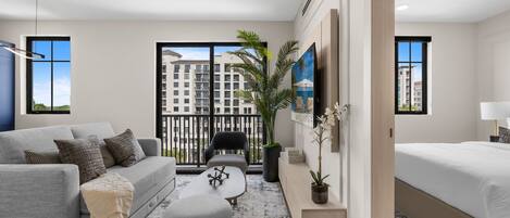 Tabla de planchar con plancha, wifi y ropa de cama