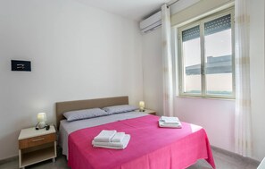 คอมฟอร์ทอพาร์ทเมนท์, 3 ห้องนอน | 5 ห้องนอน, ตกแต่งพิเศษโดยเฉพาะ, เตารีด/โต๊ะรีดผ้า, ผ้าปูที่นอน