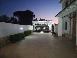 Comfort Apartment, 3 Bedrooms | Property grounds - Semi-detached Home With Private Garden (Noto)