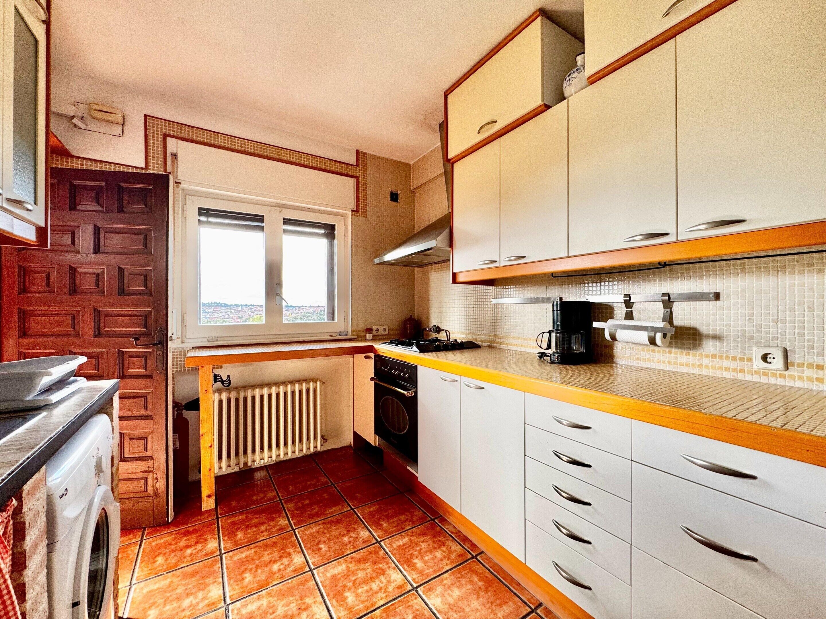 Comfort Cottage, 4 Bedrooms | Private kitchen | Fridge, microwave, oven, dishwasher