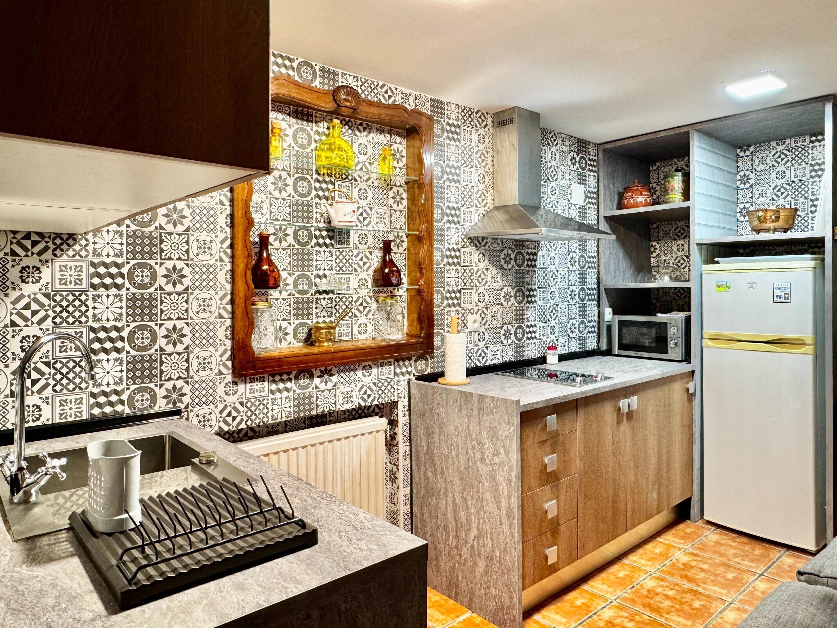 Classic Cottage, 2 Bedrooms | Private kitchen | Fridge, microwave, oven, dishwasher