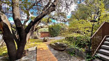 Classic Cottage, 2 Bedrooms | Garden