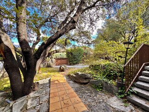 Classic Cottage, 2 Bedrooms | Garden - Apartment in Galapagar With Pool and Garden (Galapagar)