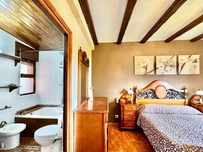 5 bedrooms, individually furnished, bed sheets - Apartment in Galapagar With Pool and Garden (Galapagar)