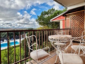 Balcony - Apartment in Galapagar With Pool and Garden (Galapagar)