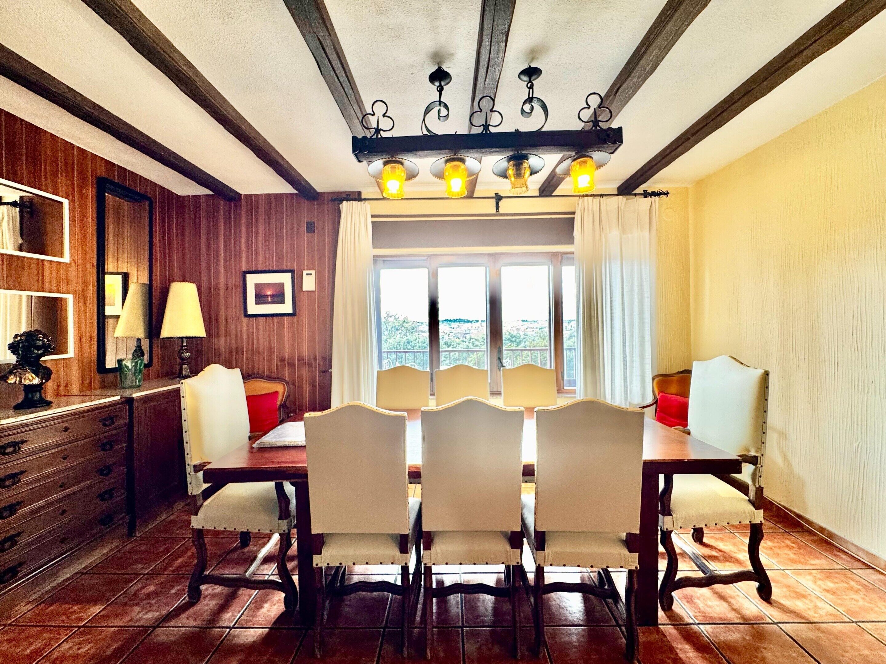 Cottage tiện nghi đơn giản, 4 phòng ngủ | Khu ăn uống