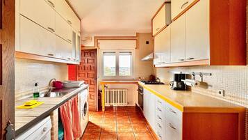 Cottage tiện nghi đơn giản, 4 phòng ngủ | Bếp riêng