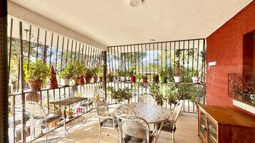 Cottage phong cách cổ điển, 2 phòng ngủ | Ban công