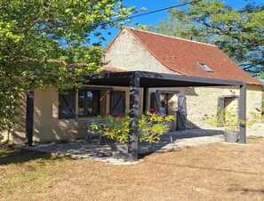 Exterior - Pleasant Holiday Home in Salviac With Swimming Pool (Salviac)