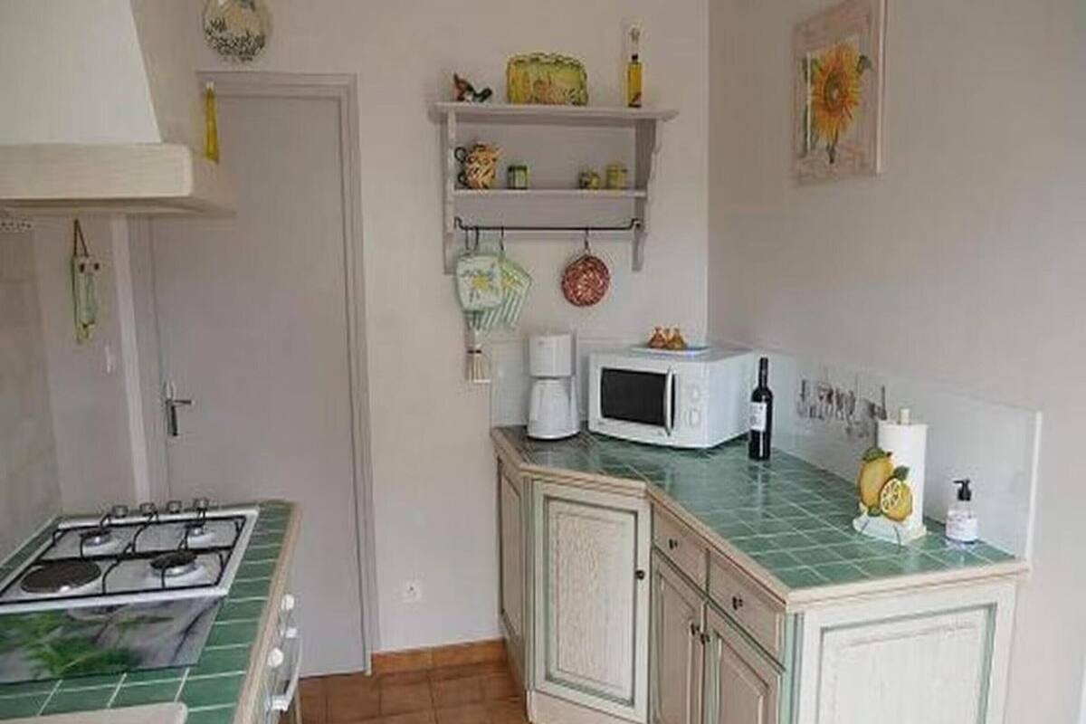 Classic House, 2 Bedrooms | Private kitchen | Fridge, microwave, oven, coffee/tea maker
