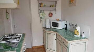 Classic House, 2 Bedrooms | Private kitchen