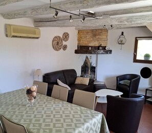 Classic House, 2 Bedrooms | Dining - Pleasant Holiday Home in Salviac With Swimming Pool (Salviac)