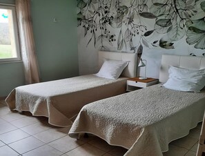 Classic House, 2 Bedrooms | 3 bedrooms, individually furnished, iron/ironing board, bed sheets - Pleasant Holiday Home in Salviac With Swimming Pool (Salviac)