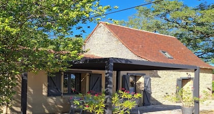 Pleasant Holiday Home in Salviac With Swimming Pool