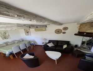 Living room - Pleasant Holiday Home in Salviac With Swimming Pool (Salviac)