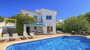 A modern villa with a swimming pool, outdoor seating, and a covered patio. - Nova - Javea, Costa Blanca (Javea)