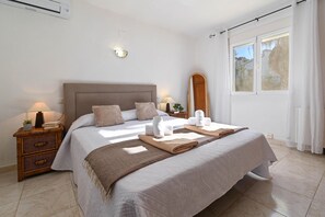 2 bedrooms, iron/ironing board, WiFi, bed sheets - Nova 4 pax - Javea, Costa Blanca (Javea)