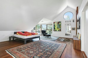 4 bedrooms, desk, free WiFi