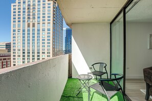 Property grounds - Long-Term Stay in Dtwn Denver! Walkable Condo (Denver)