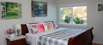 Houston Sunset Oasis 3BR/2BA,