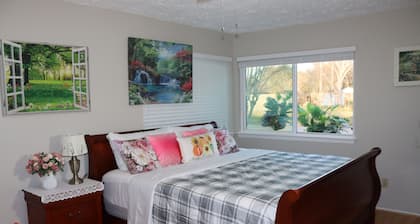 Houston Sunset Oasis 3BR/2BA,