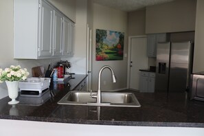 Paper towels - Peaceful Retreat  Near NASA & Kemah 3BR/2BA (Houston)