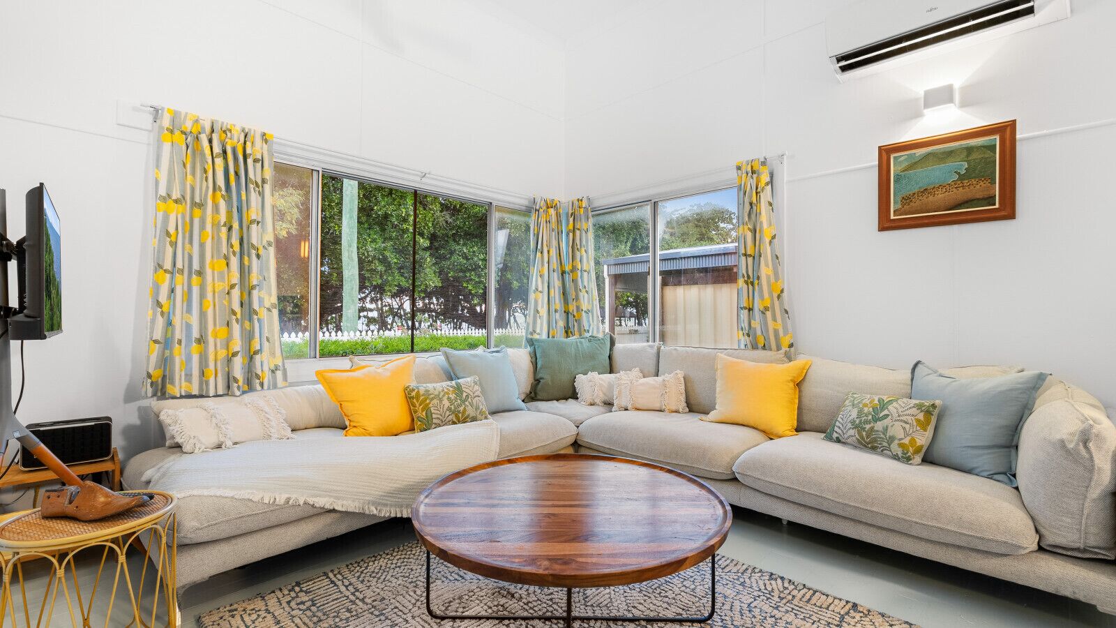 Absolute Beachfront Cottage Near Port Douglas | White Cockatoo - Mossman