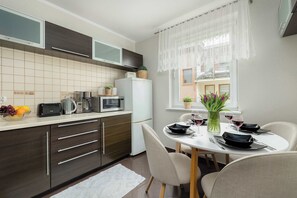 Dining - Comfortable Apartment | Balcony and Close to the Beach (Międzyzdroje)