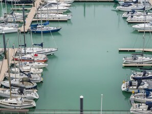 A marina with various boats docked at piers. - Cozy four bedroom apartment by the harbor (Blankenberge)