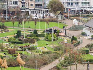 A park with a miniature golf course, a small building, and a statue. - Cozy four bedroom apartment by the harbor (Blankenberge)