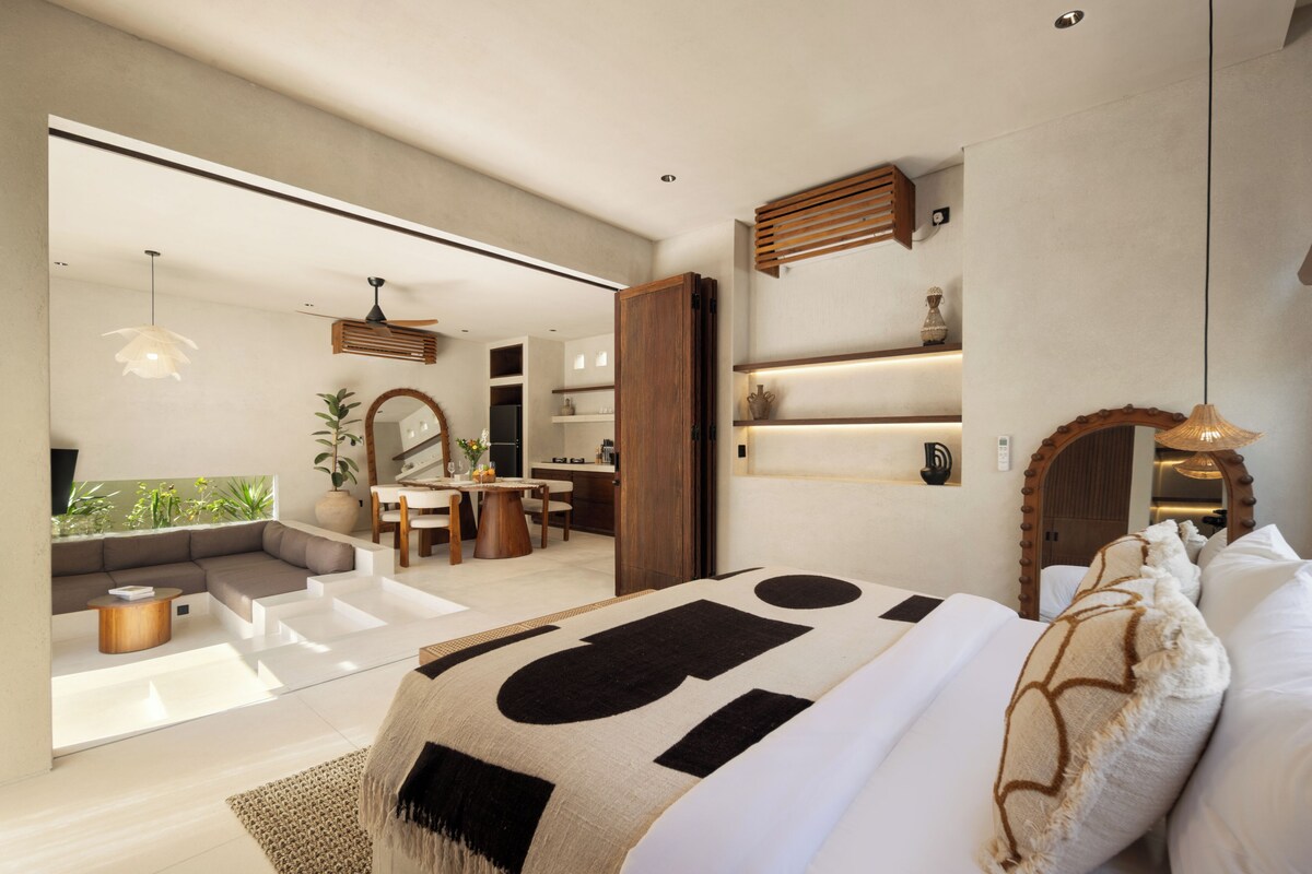 Luxury Villa, 1 Bedroom, Lanai, Pool View | Minibar, WiFi (free), bed sheets
