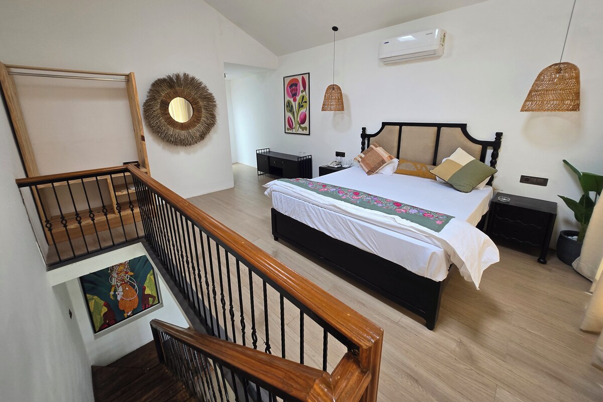 Duplex, Balcony, Hill View | Desk, laptop workspace, blackout curtains