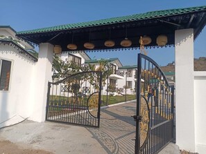 Unclassified image, 5 of 31, button - Signum Solana Hills Retreat (Mhow)