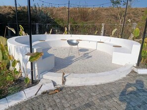 Outdoor spa tub - Solana Hills Retreat by Signum (Dr. Ambedkar Nagar)