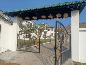 Unclassified image, 2 of 31, button - Signum Solana Hills Retreat (Mhow)