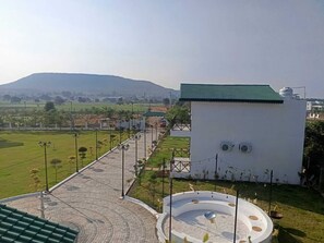 Property grounds - Solana Hills Retreat by Signum (Mhow)